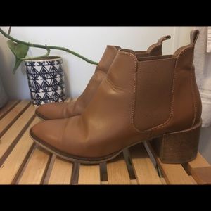 Everlane The Heel Boot in Cognac